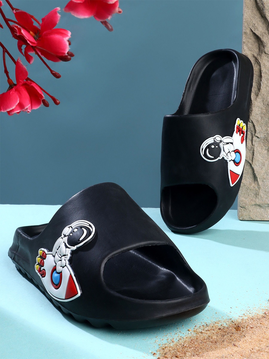 

KAPYANSH Men Printed Rubber Sliders, Black