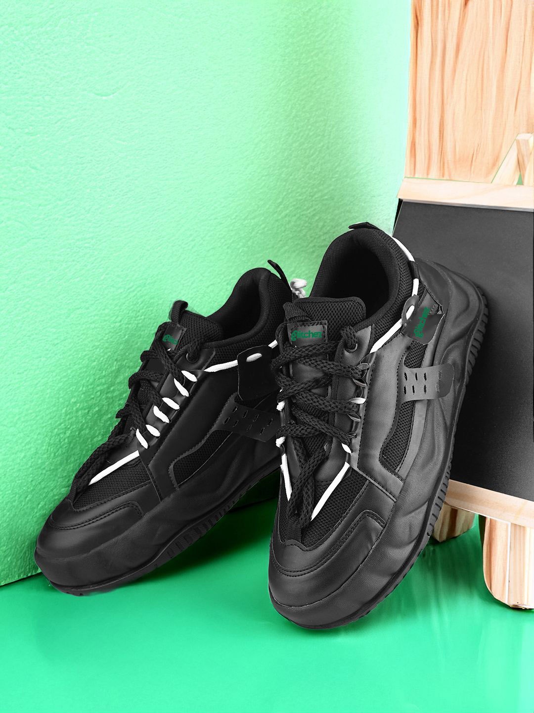 

glitchez Men Sneakers, Black
