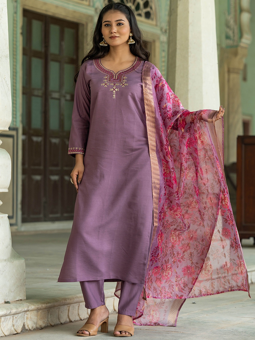 

Navlik Women Floral Embroidered Regular Kurta with Trousers & With Dupatta, Purple