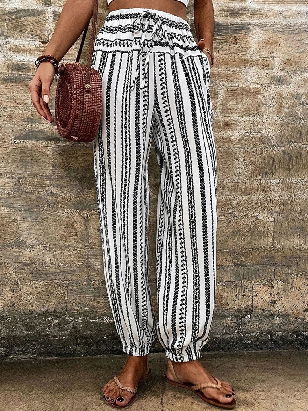 

StyleCast Women Striped Regular Fit Joggers, White