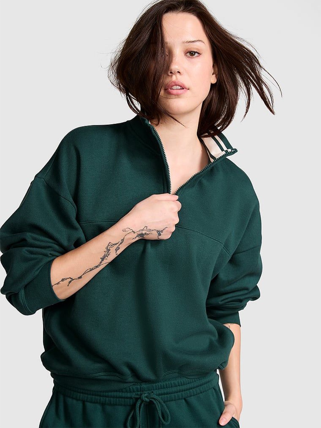 

Victoria's Secret Women Mock Collar Pullover Sweatshirt, Green