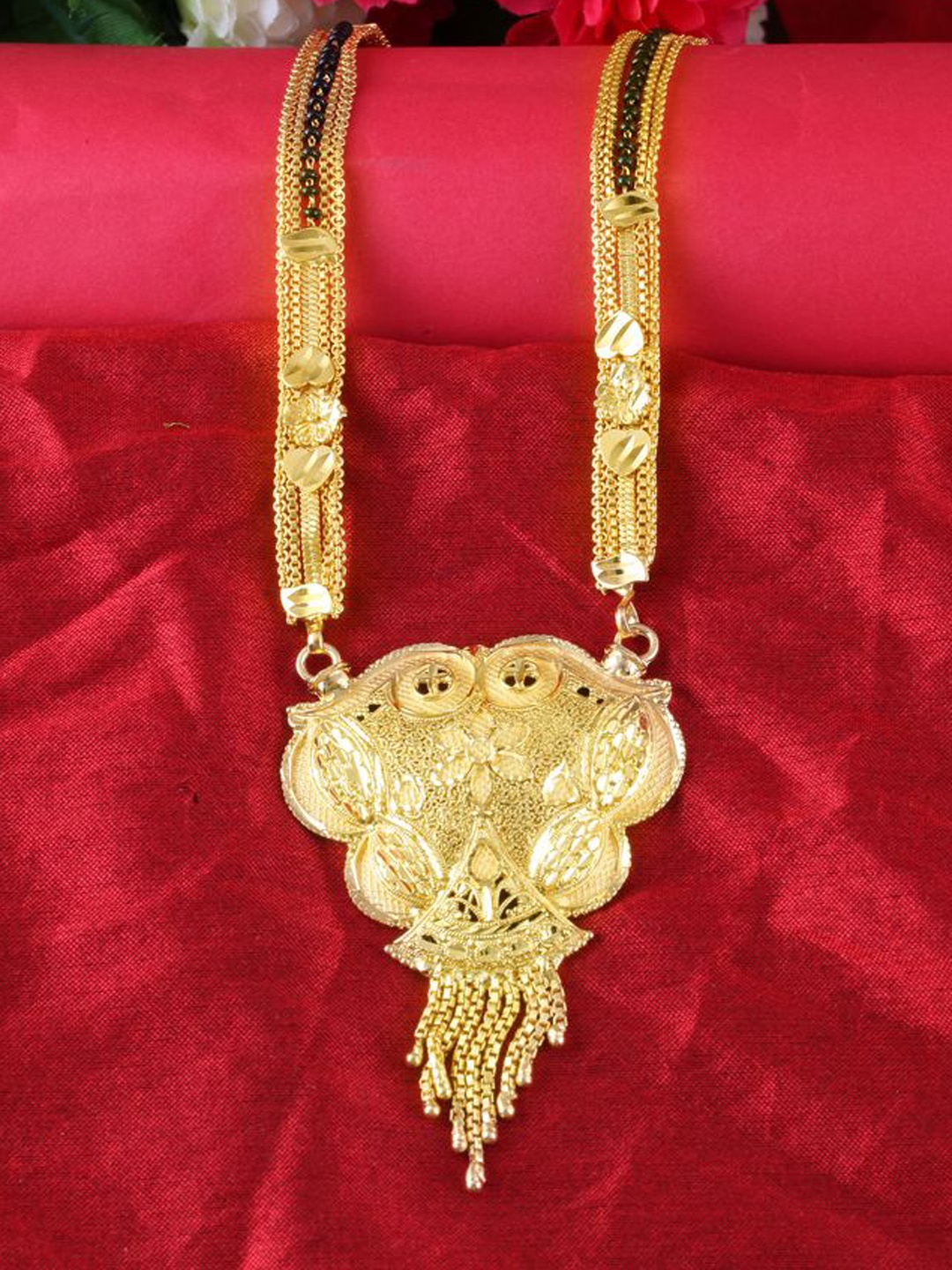 

DIVASTRI Gold-Plated Artificial Beads Mangalsutra