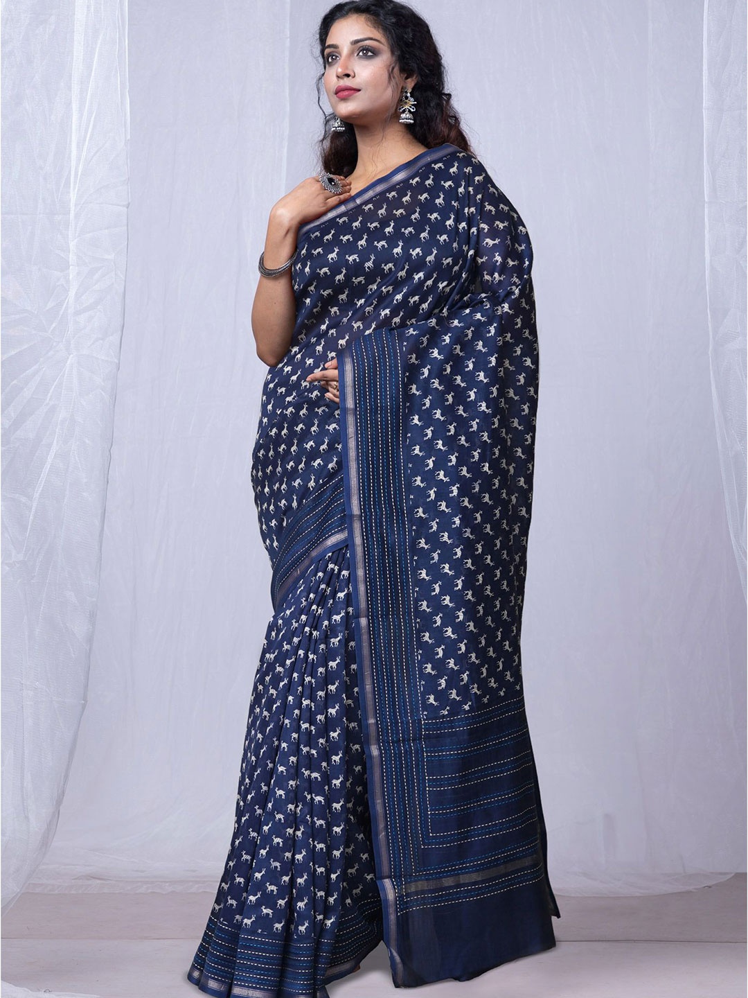 

Unnati Silks Ethnic Motifs Printed Handloom Chanderi Saree, Navy blue