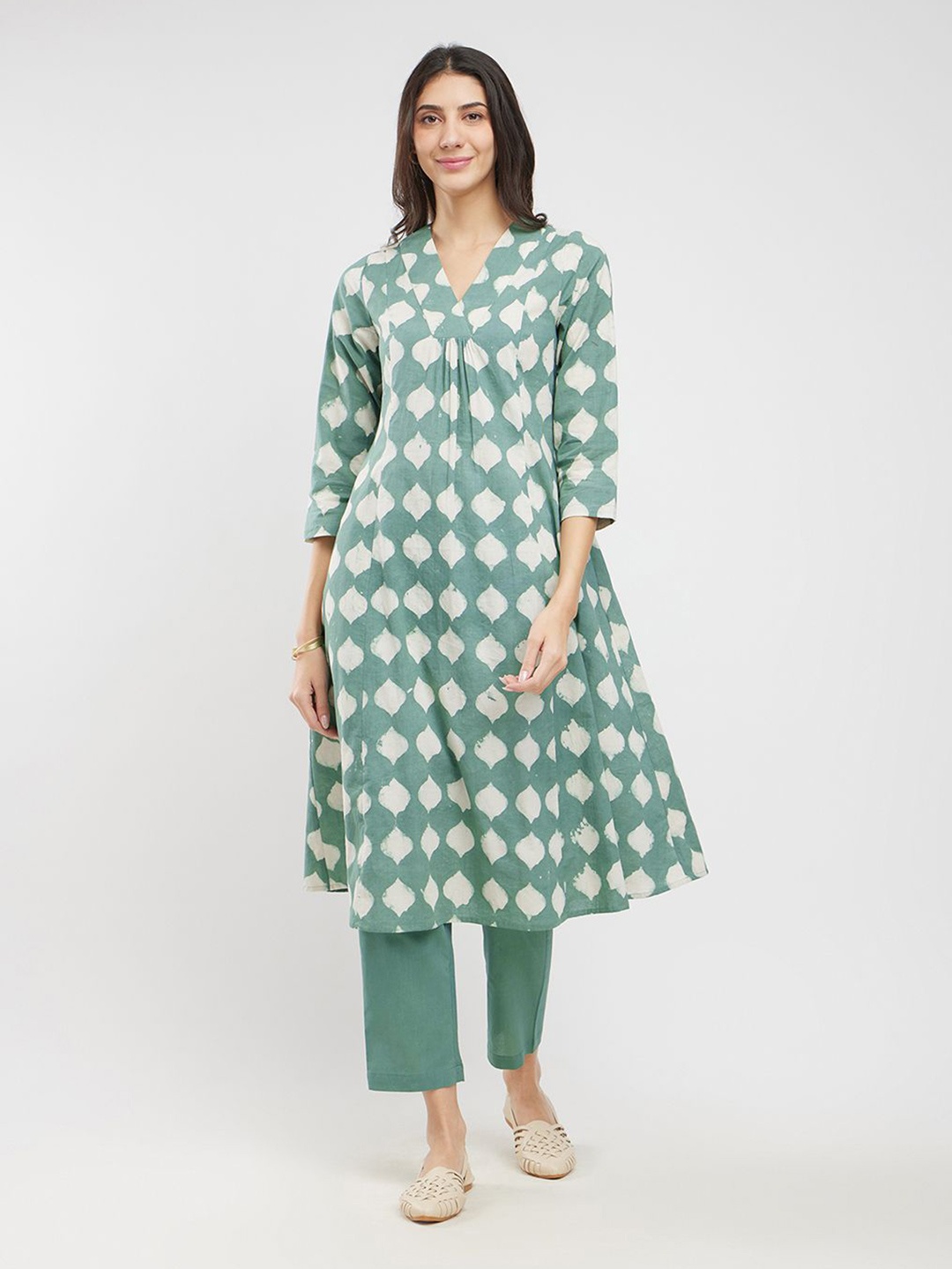 

Pink Fort Women Printed Regular Pure Cotton Kurta with Trousers, Green