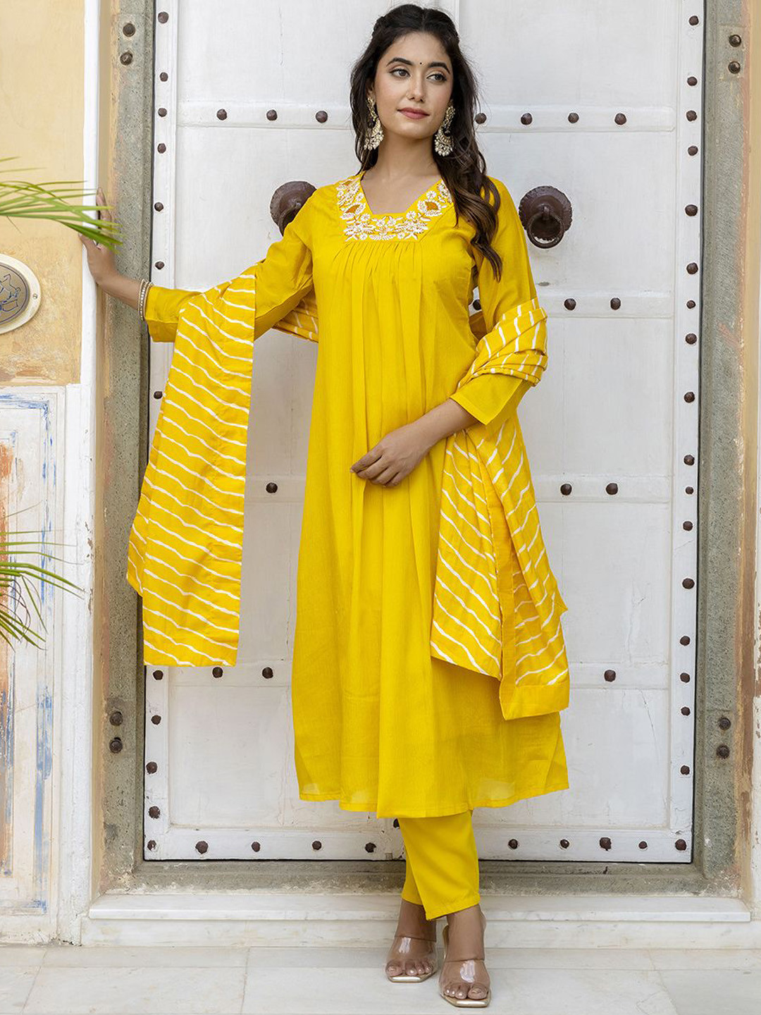 

Navlik Women Floral Embroidered Regular Thread Work Silk Chiffon Kurta with Trousers & With Dupatta, Yellow