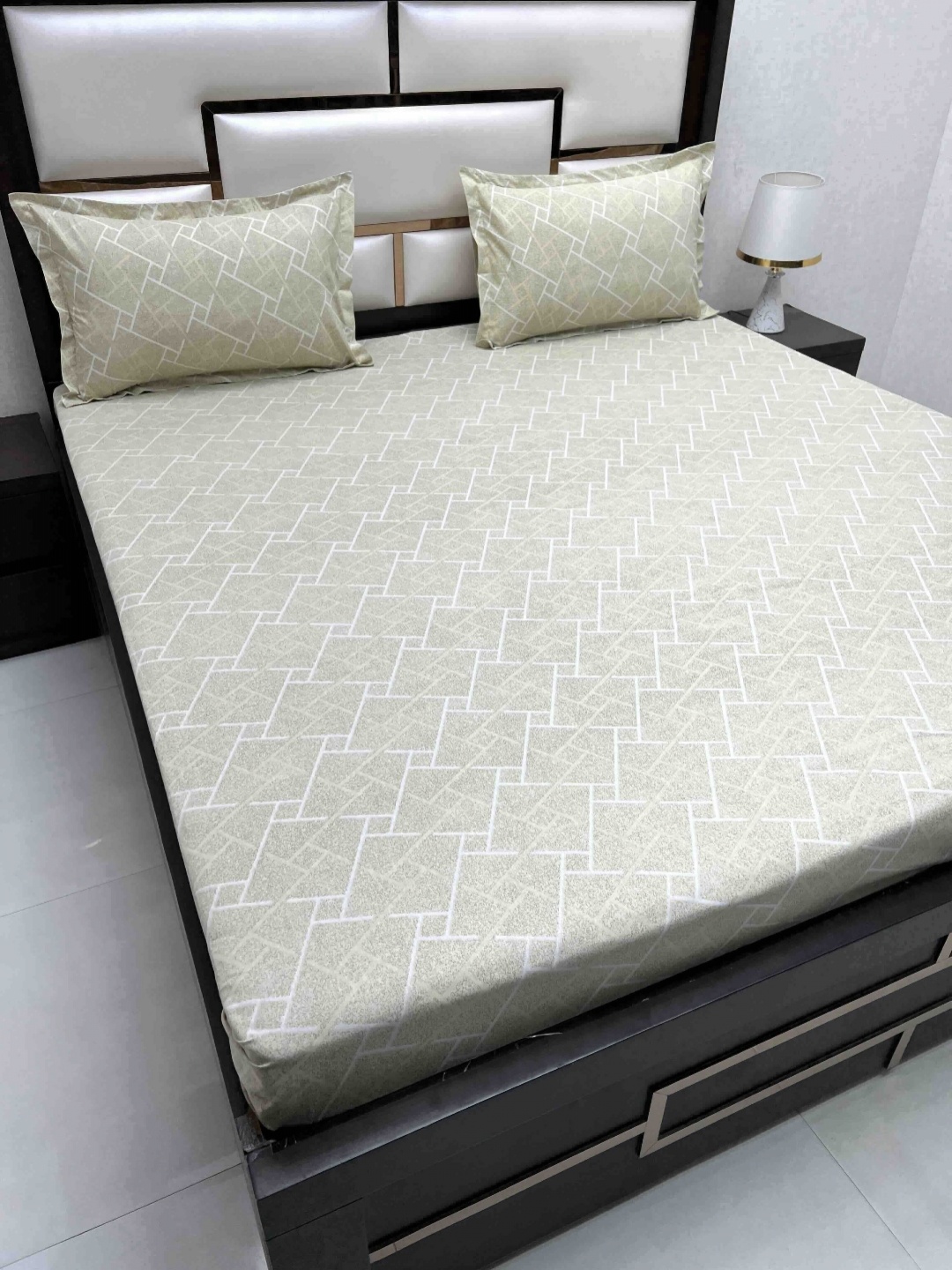 

Pure Decor Passion Green Geometric Pure Cotton 210TC Queen Bedsheet Set 2.25 m x 2.55 m