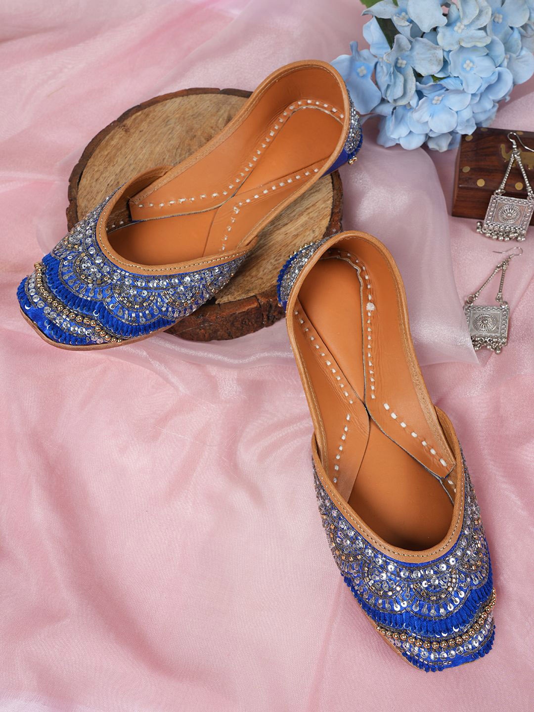 

JUTTIESMAKER Women Mojaris, Blue