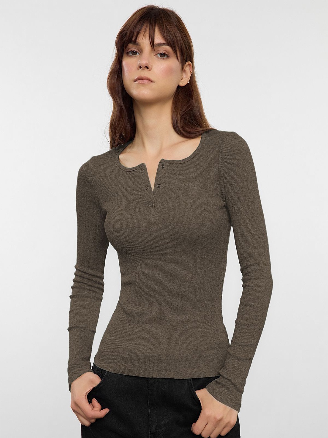 

Trendyol Women Round Neck Long Sleeves Fitted Top, Brown