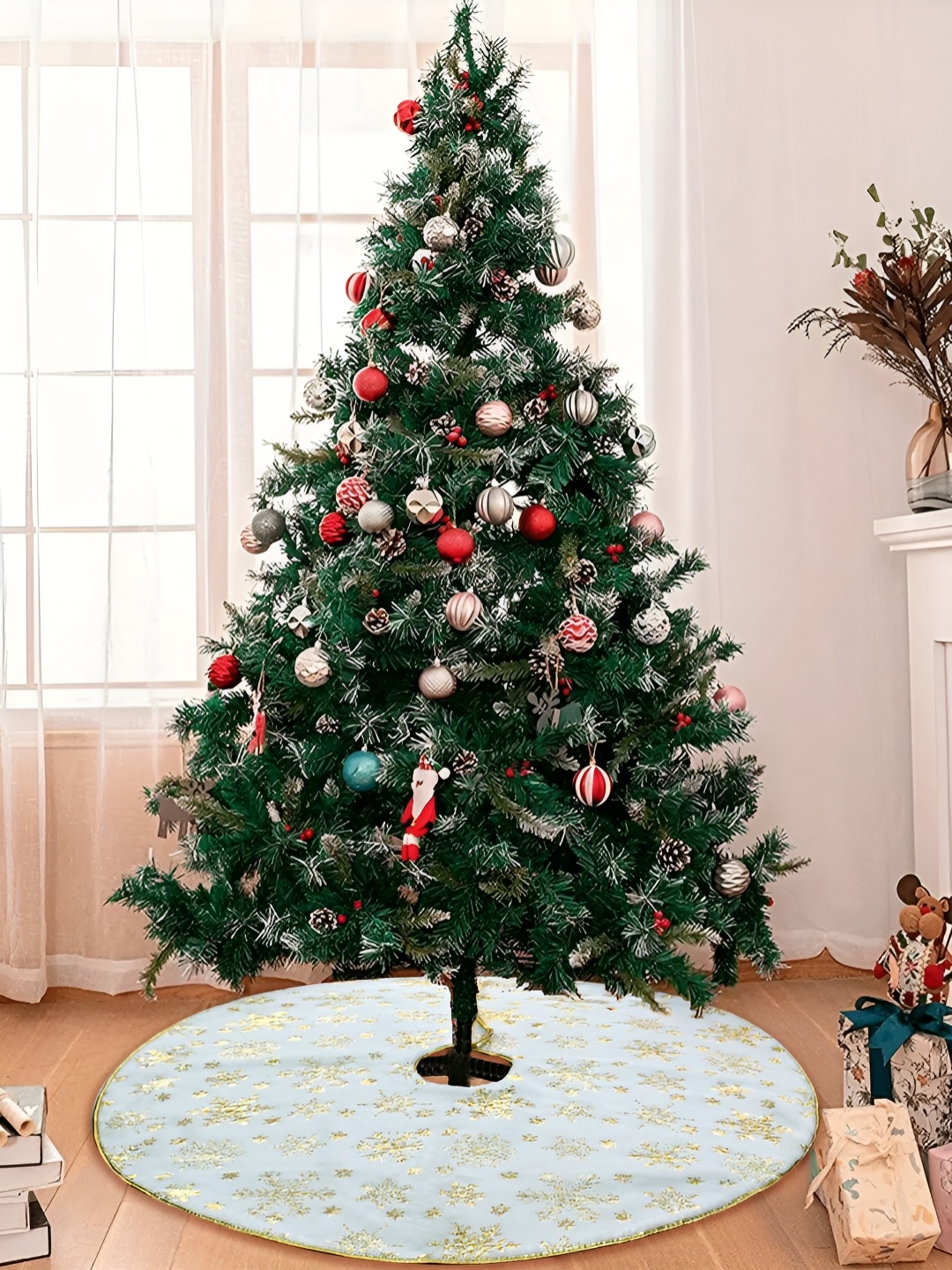

TIED RIBBONS White Christmas Tree Skirt
