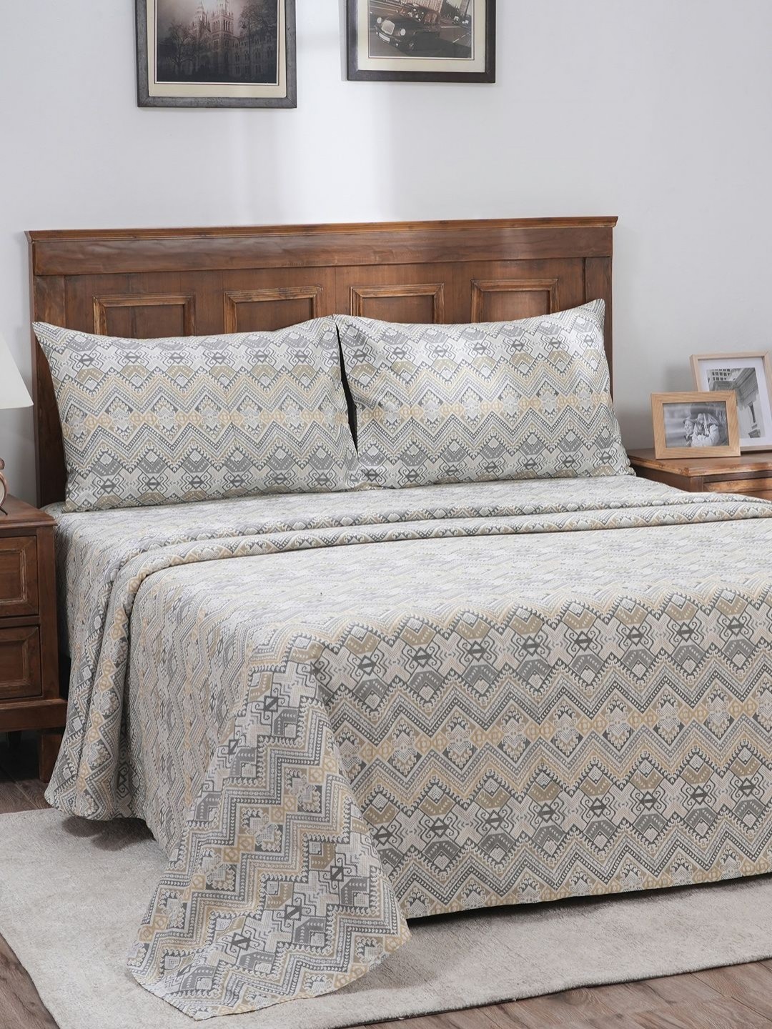 

MASPAR Beige & Grey Ethnic Motifs Printed Cotton Double King Bedsheet Set 2.75 m x 2.75 m