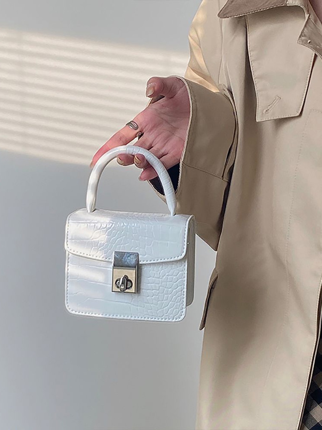 

StyleCast x Revolte Textured PU Sling Bag with Quilted, White
