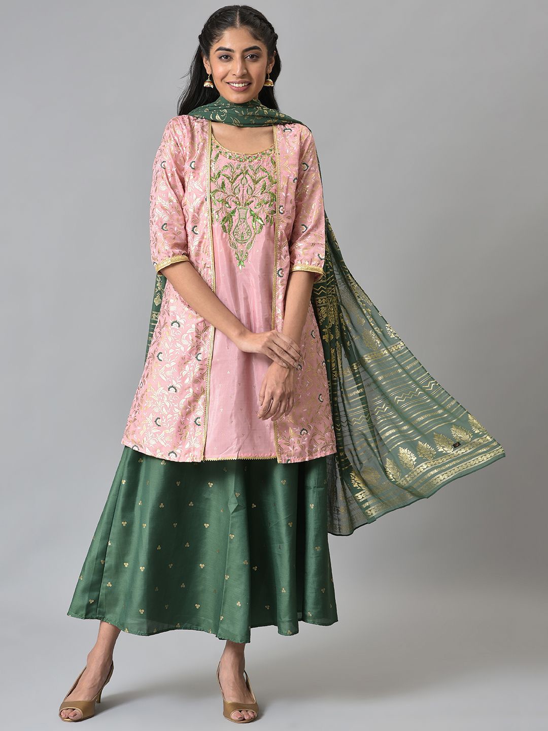 

AURELIA Women Floral Embroidered Regular Gotta Patti Kurta with Palazzos & With Dupatta, Pink