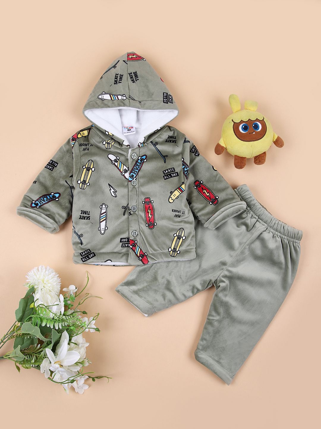 

V-Mart Boys Printed Trousers, Green