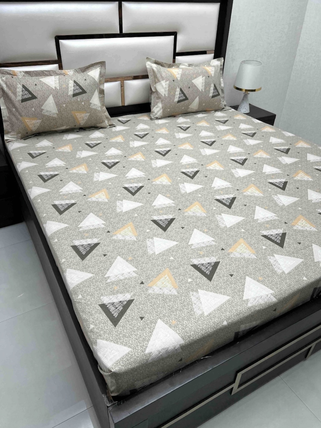 

Pure Decor Brown & White Geometric Queen Bedsheet with 2 Pillow Covers