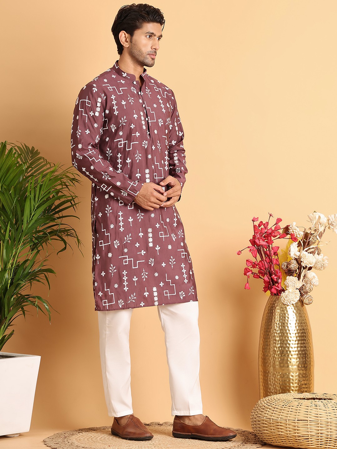 

Jompers Men Floral Embroidered Regular Sequinned Kurta with Pyjamas, Brown