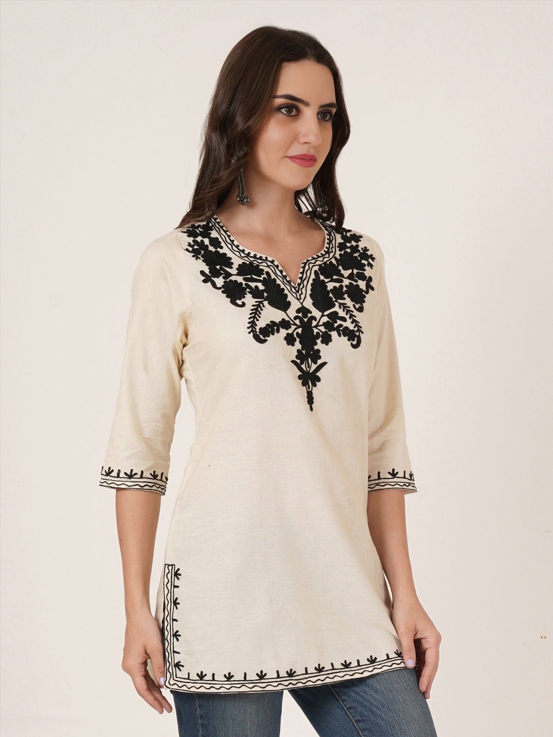 

Brownverse Women Floral Embroidered Thread Work Pure Cotton Kurti, Off white