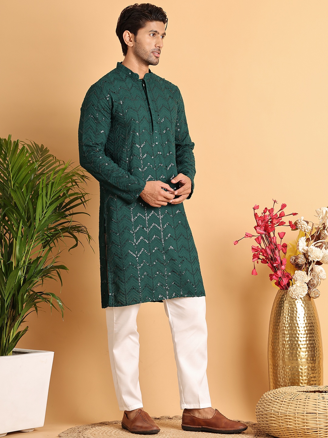 

Jompers Men Ethnic Motifs Embroidered Regular Sequinned Kurta with Pyjamas, Olive