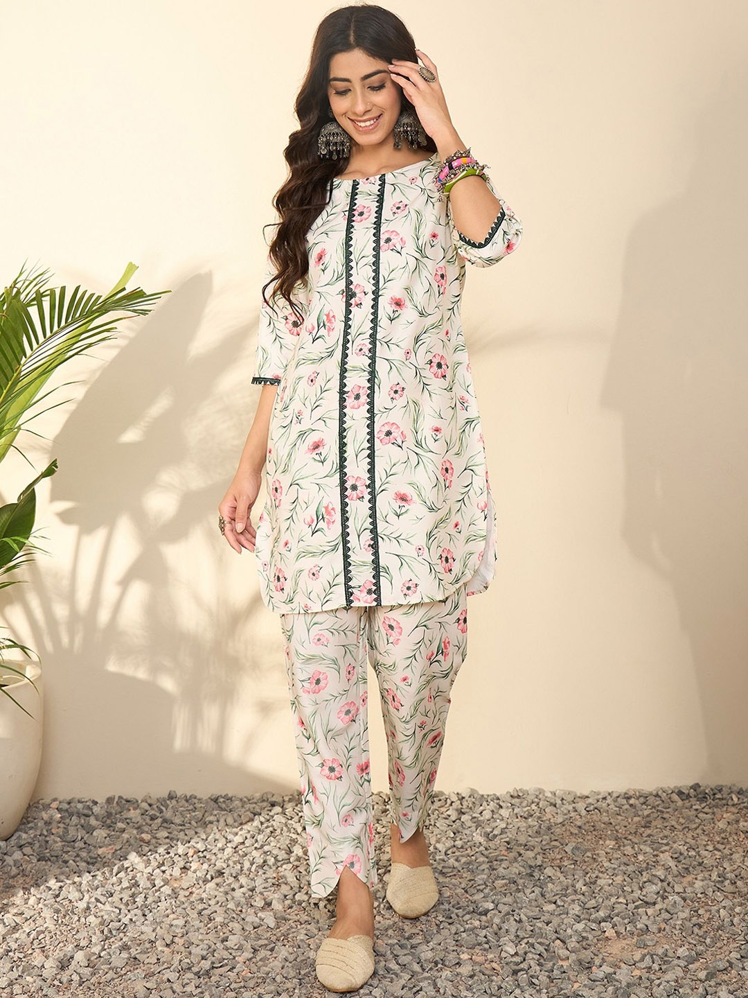 

Madhuni Women Floral Printed Regular Gotta Patti Kurta with Trousers, White