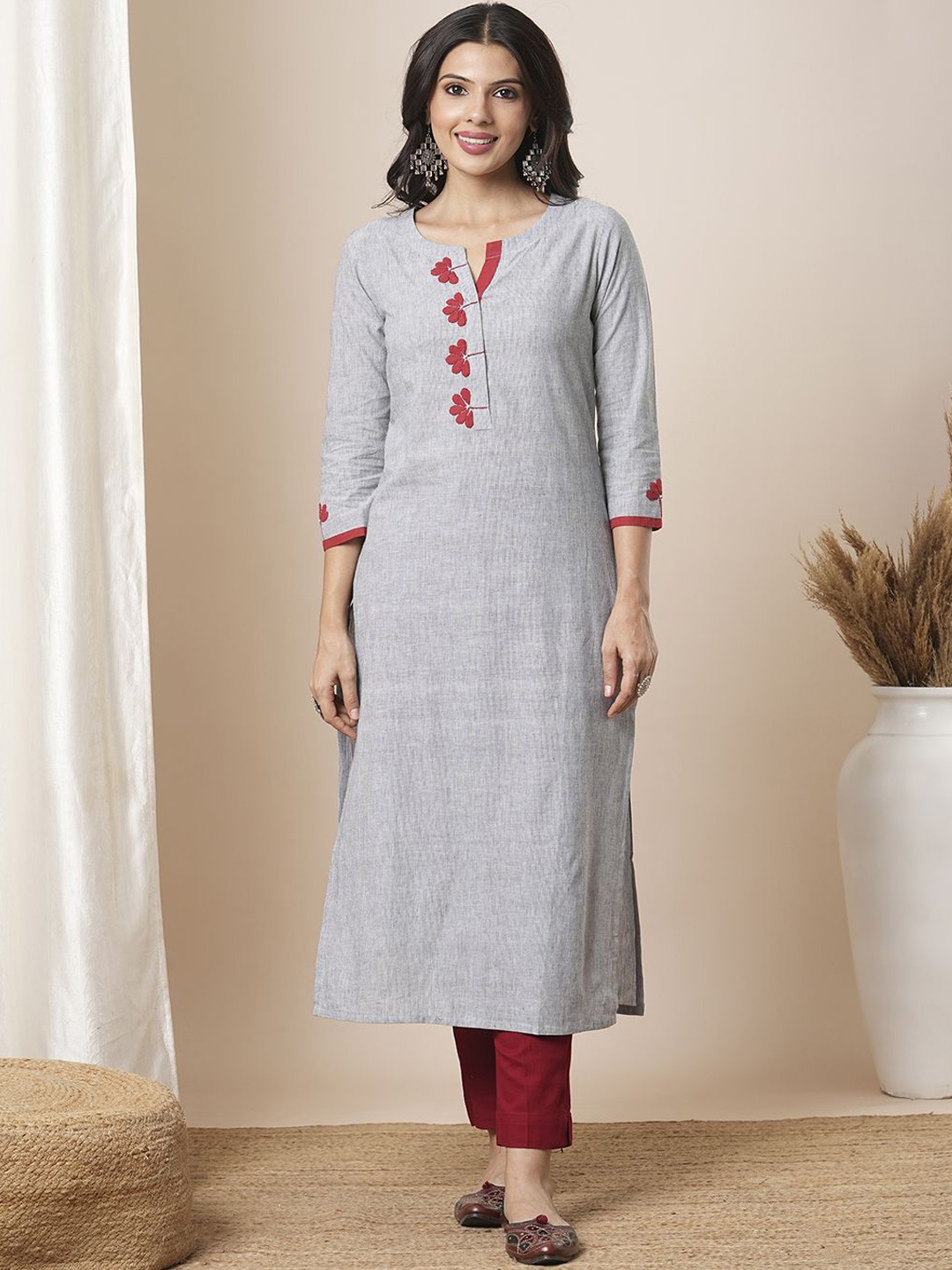 

KAMI KUBI Women Embroidered Kurta, Grey
