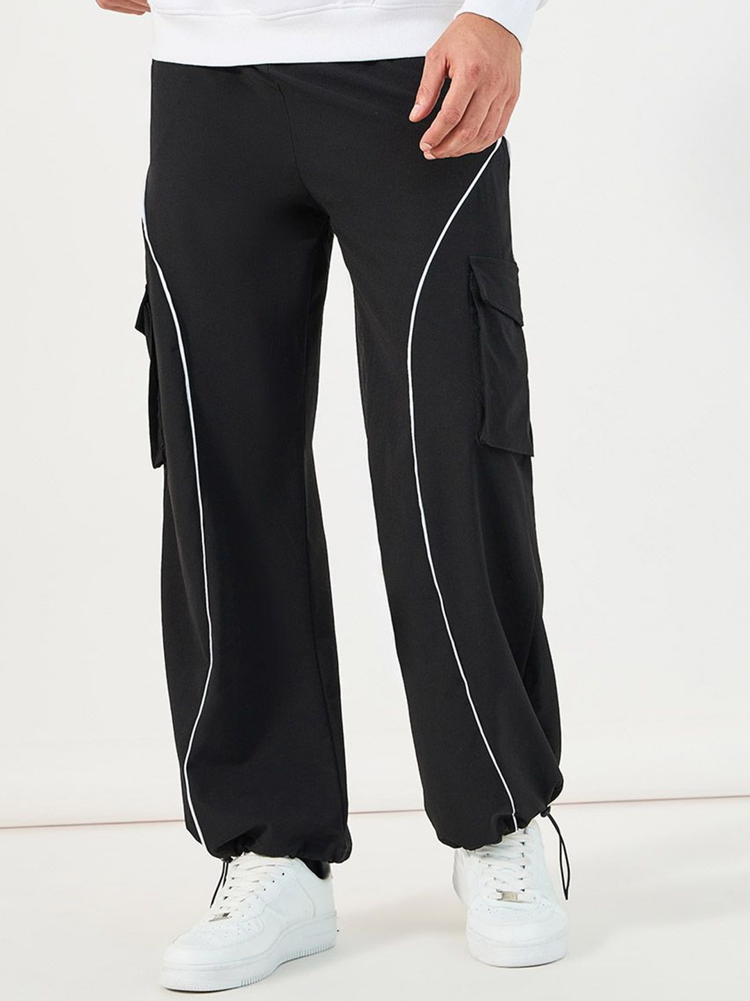 

Styli Men Striped Mid-Rise Baggy Fit Cargo Trousers, Black