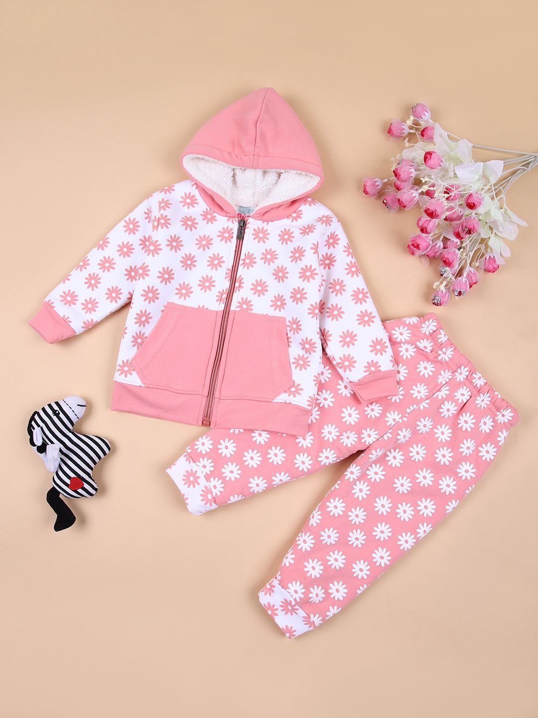 

V-Mart Girls Printed Pyjamas, Peach