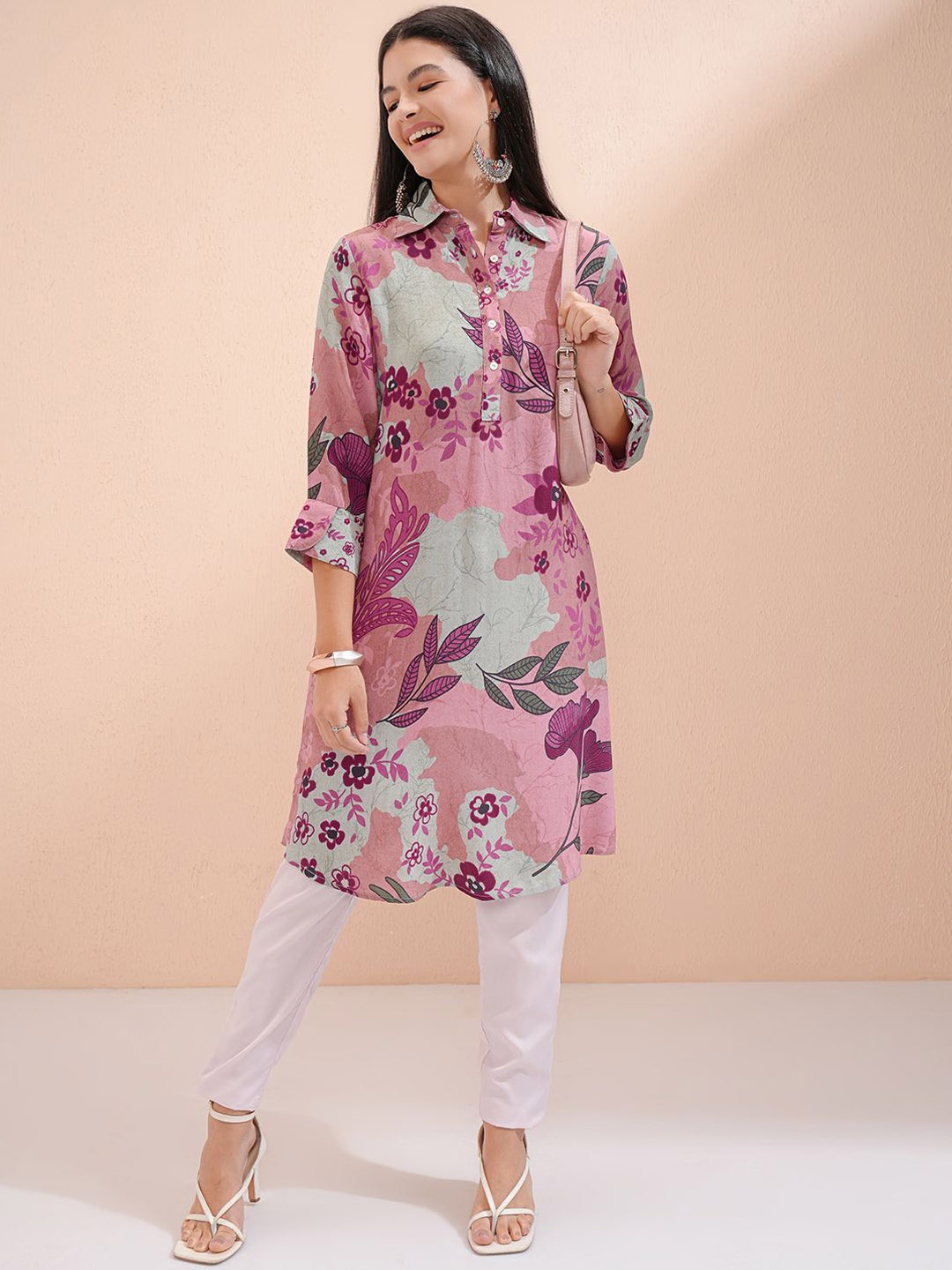 

Vishudh Women Floral Printed Kurta, Purple