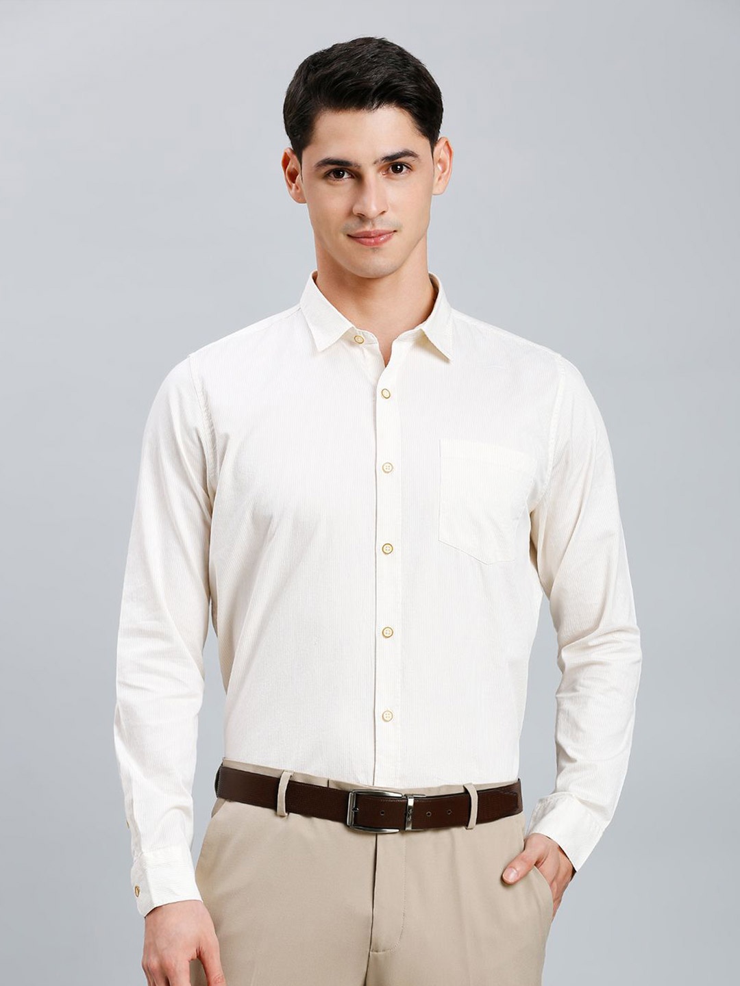 

Reid & Taylor Men Slim Fit Opaque Striped Casual Shirt, White