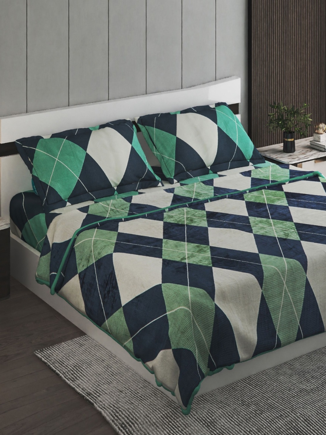 

Home Centre Adiva Tartan Blue & Green Geometric Printed 164 TC King Bedding Set