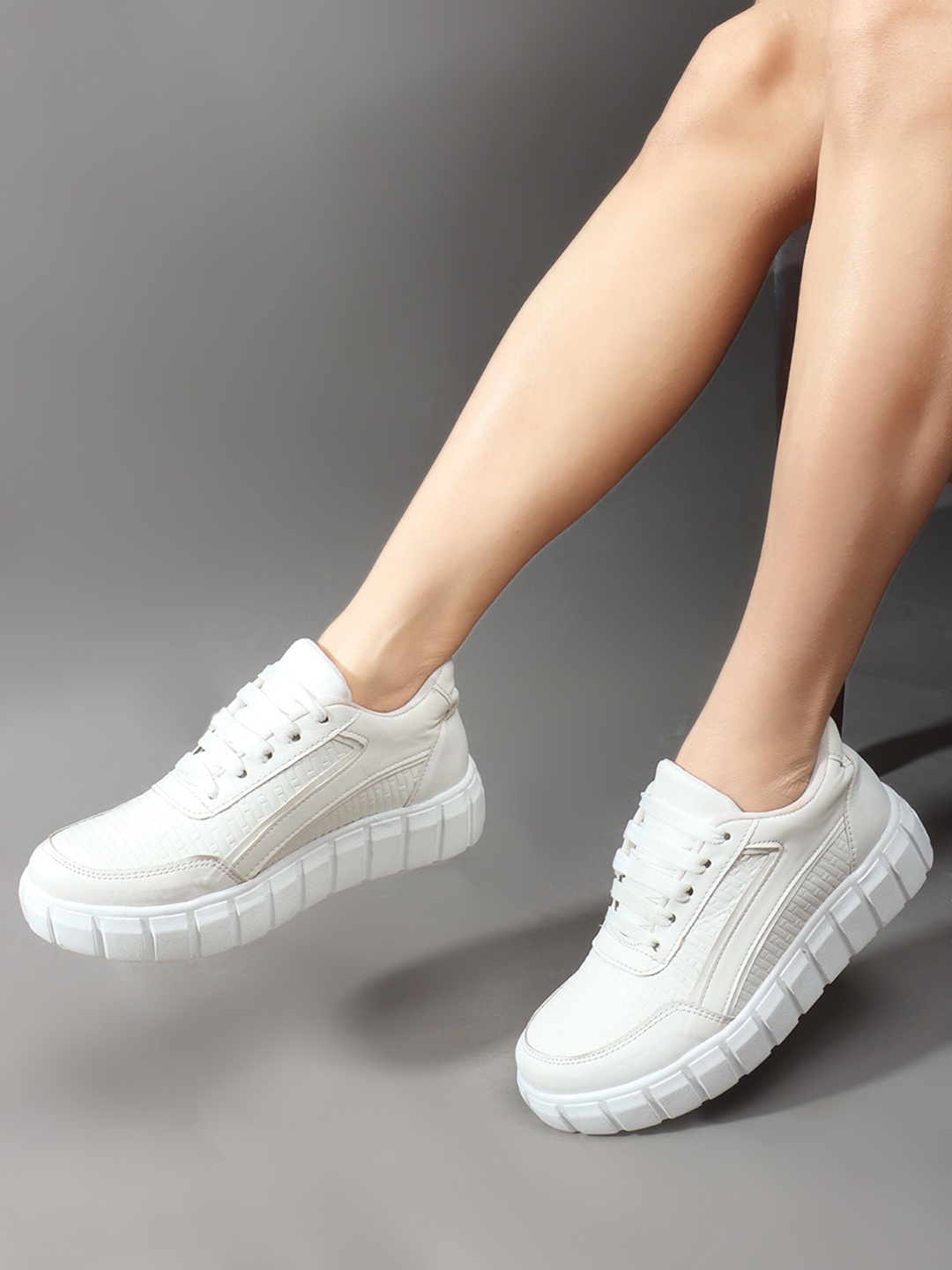 

FEET RUNNER Women Textured Round Toe Sneakers, White