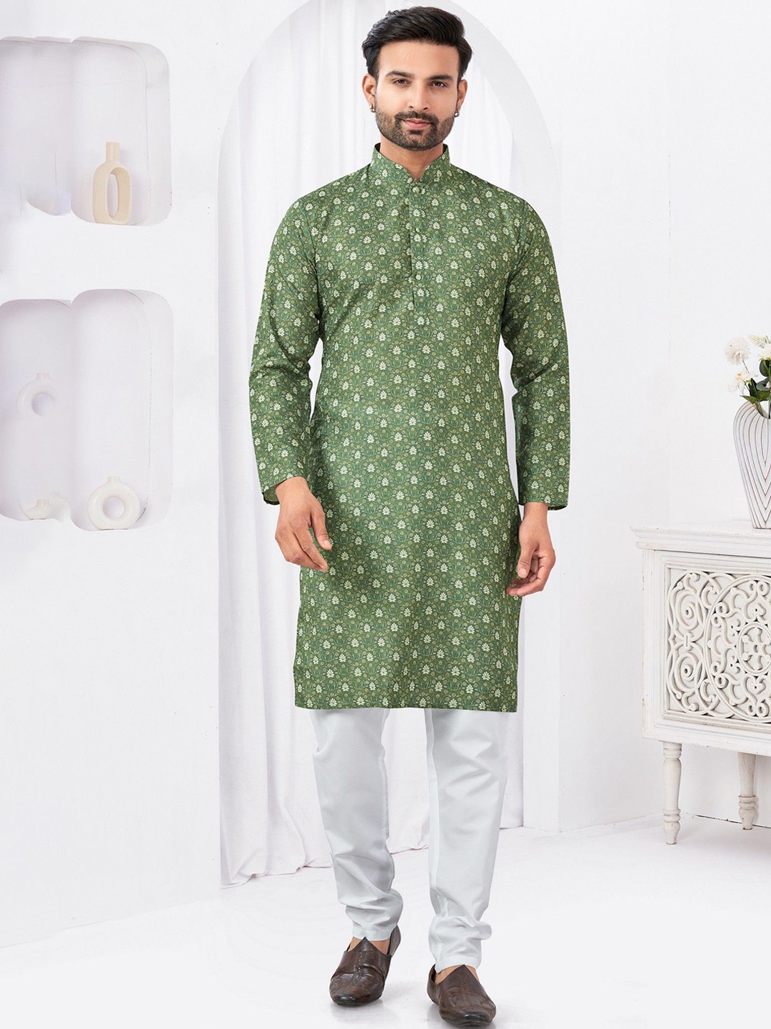 

OUTLUK Men Ethnic Motifs Printed Regular Kurta with Pyjamas, Olive