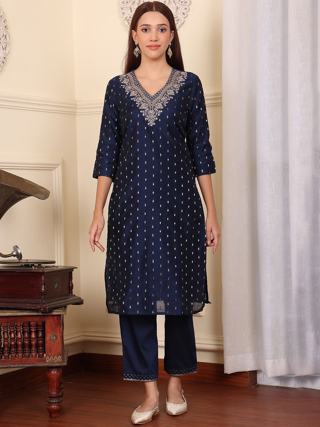 

W Women Dyed Thread Work Kurta, Blue