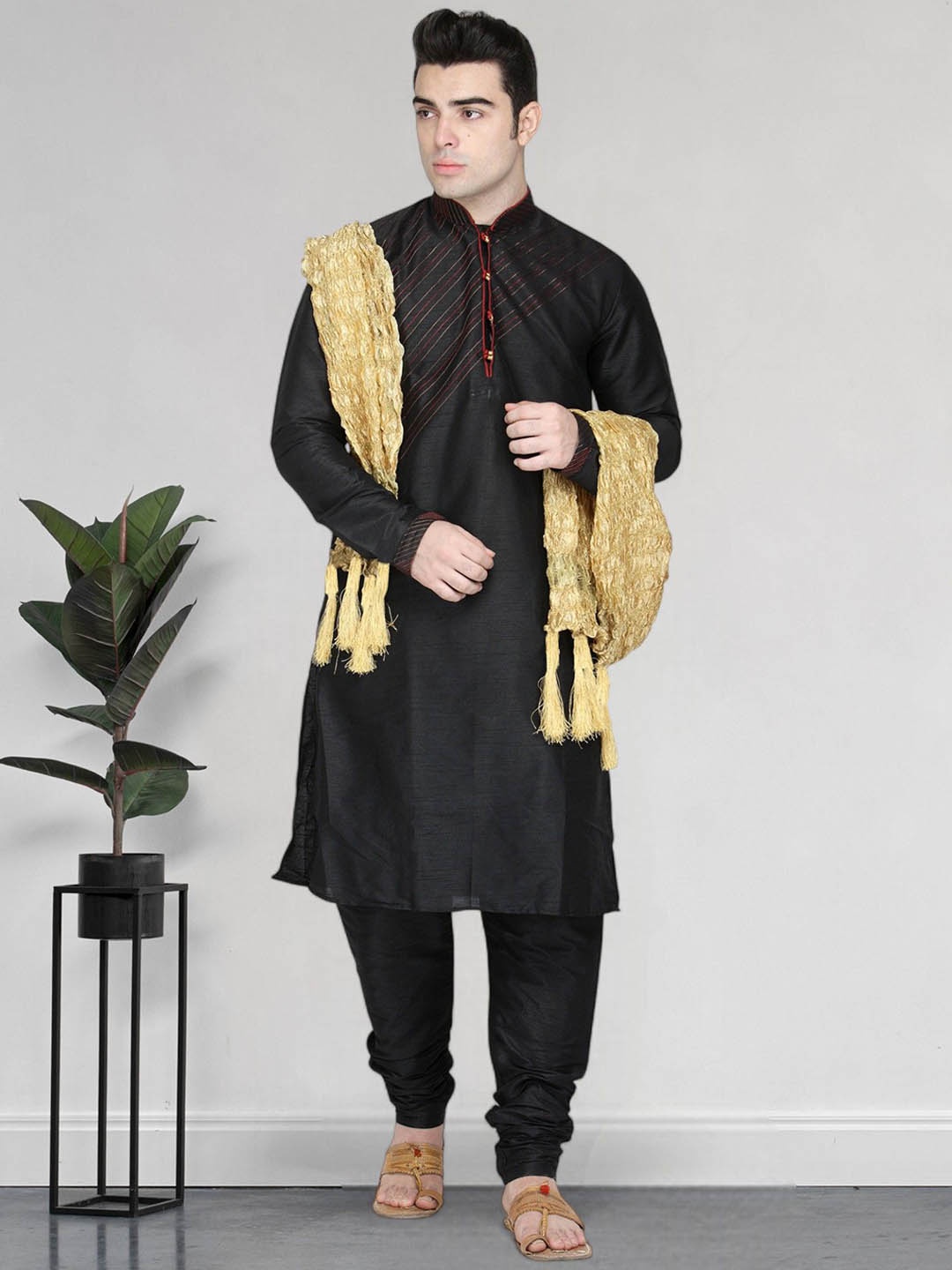 

SKAVIJ Men Leheriya Printed Regular Thread Work Dupion Silk Kurta with Churidar & With Dupatta, Black