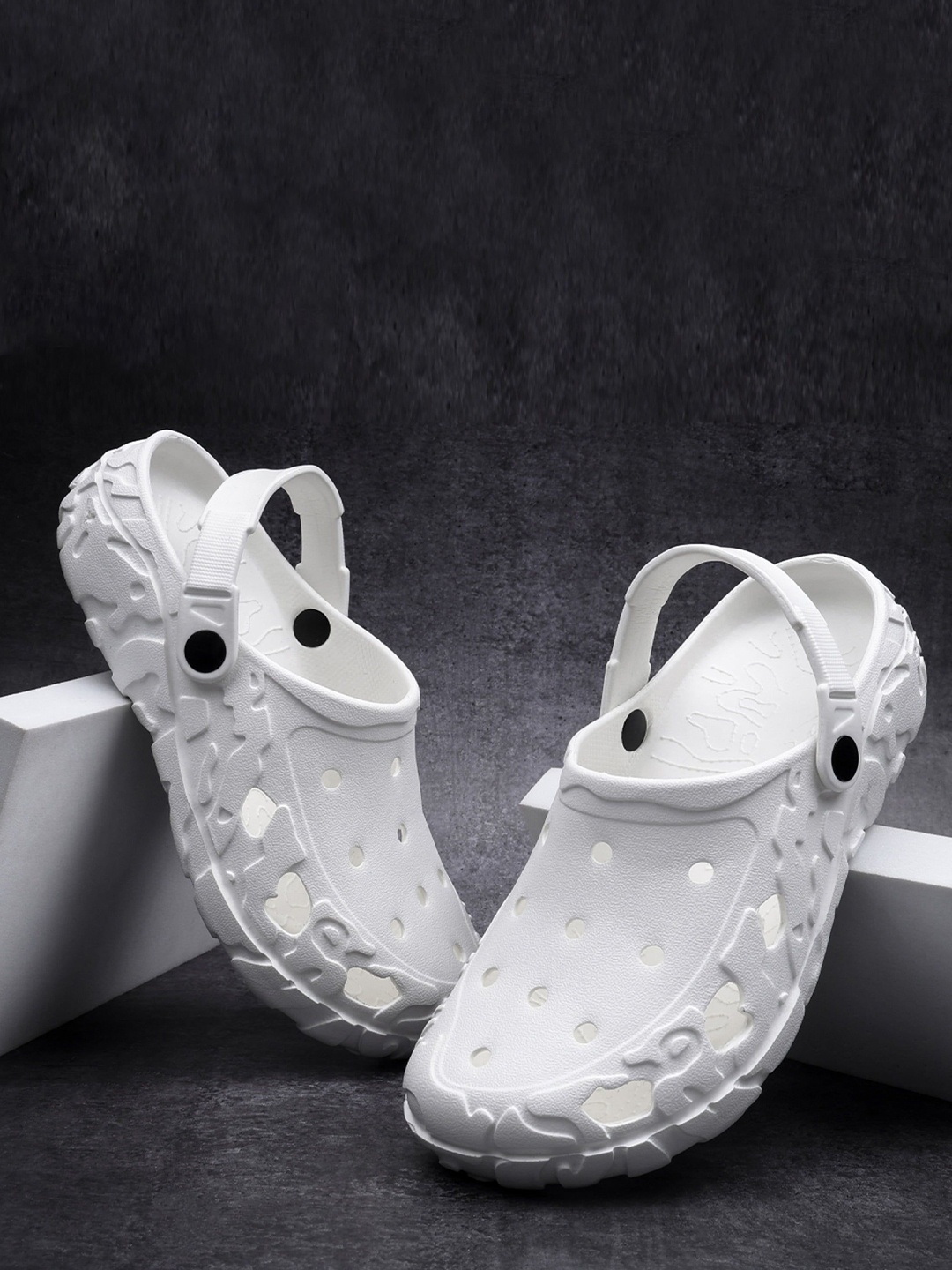 

TOE CANDY Men Rubber Clogs, White