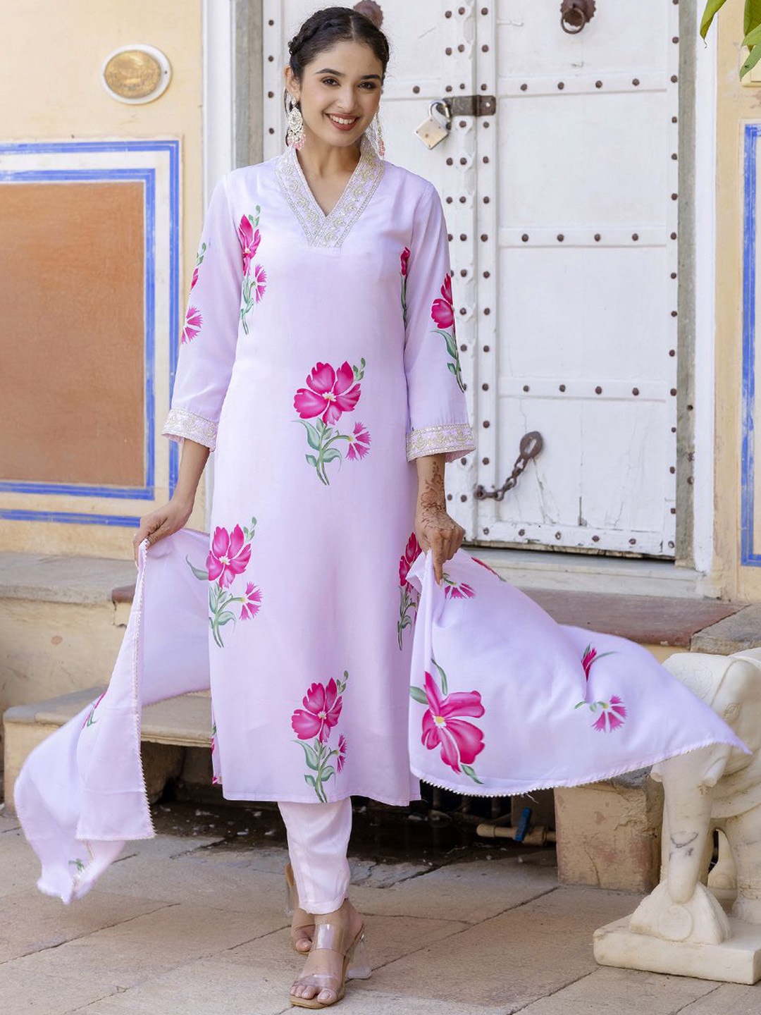 

Navlik Women Floral Printed Regular Kurta with Trousers & With Dupatta, Lavender