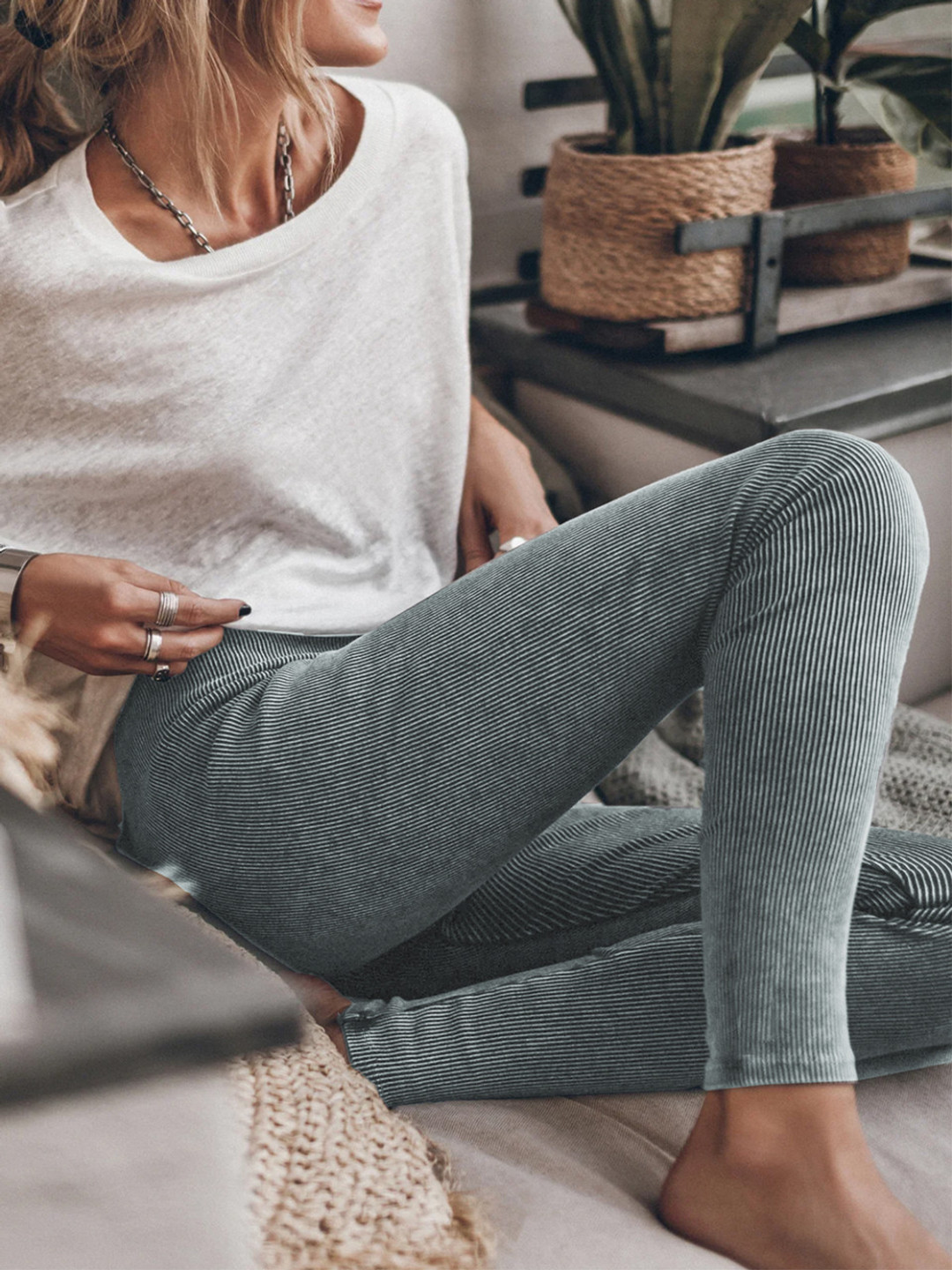 

StyleCast Women Mid-Rise Ankle-Length Leggings, Grey