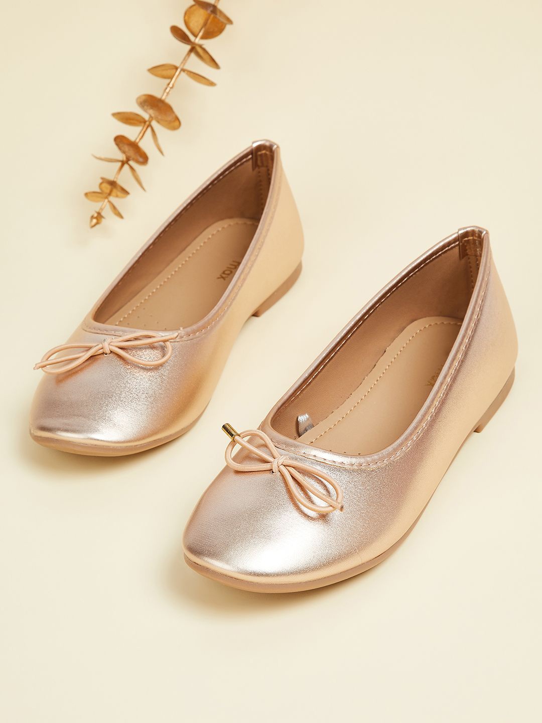 

max Girls Ballerinas with Bows Flats, Gold