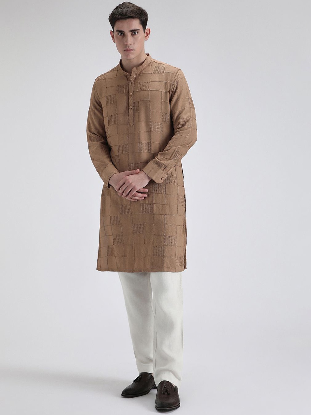 

Banana Club Geometric Embroidered Thread Work Mandarin Collar Straight Kurta, Brown