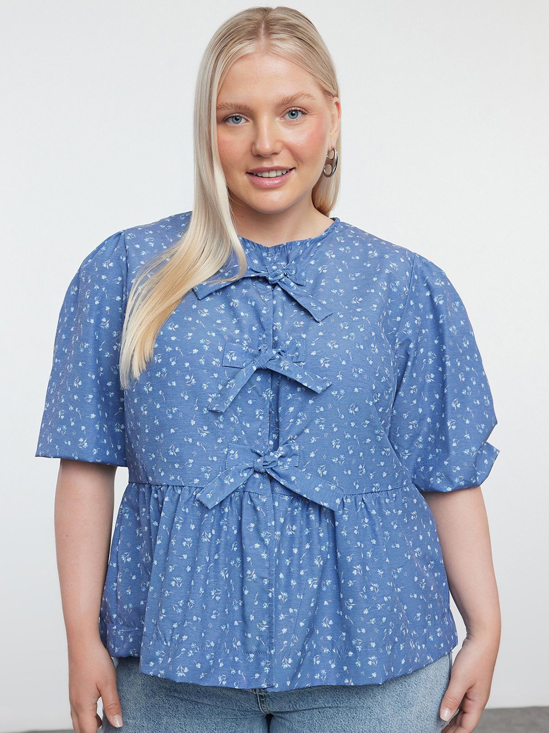 

Trendyol Women Plus Size Floral Printed Puff Sleeve Empire Top, Blue