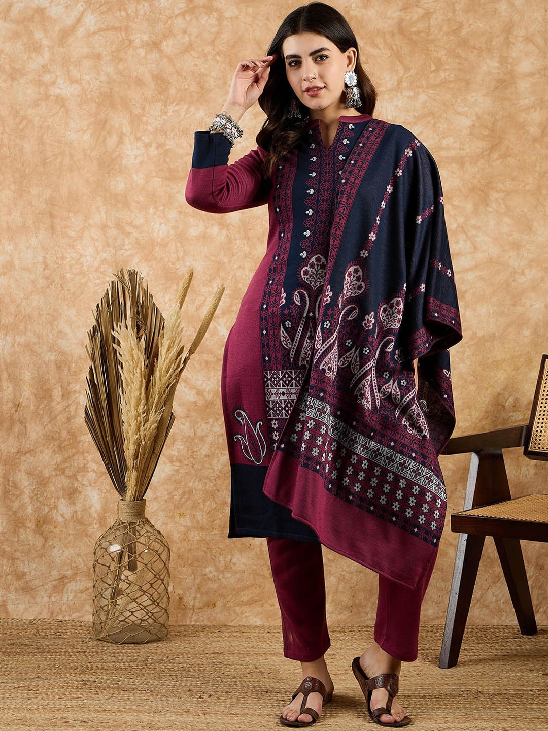 

SAHASIKA Women Floral Embroidered Regular Thread Work Kurta with Trousers & With Dupatta, Magenta