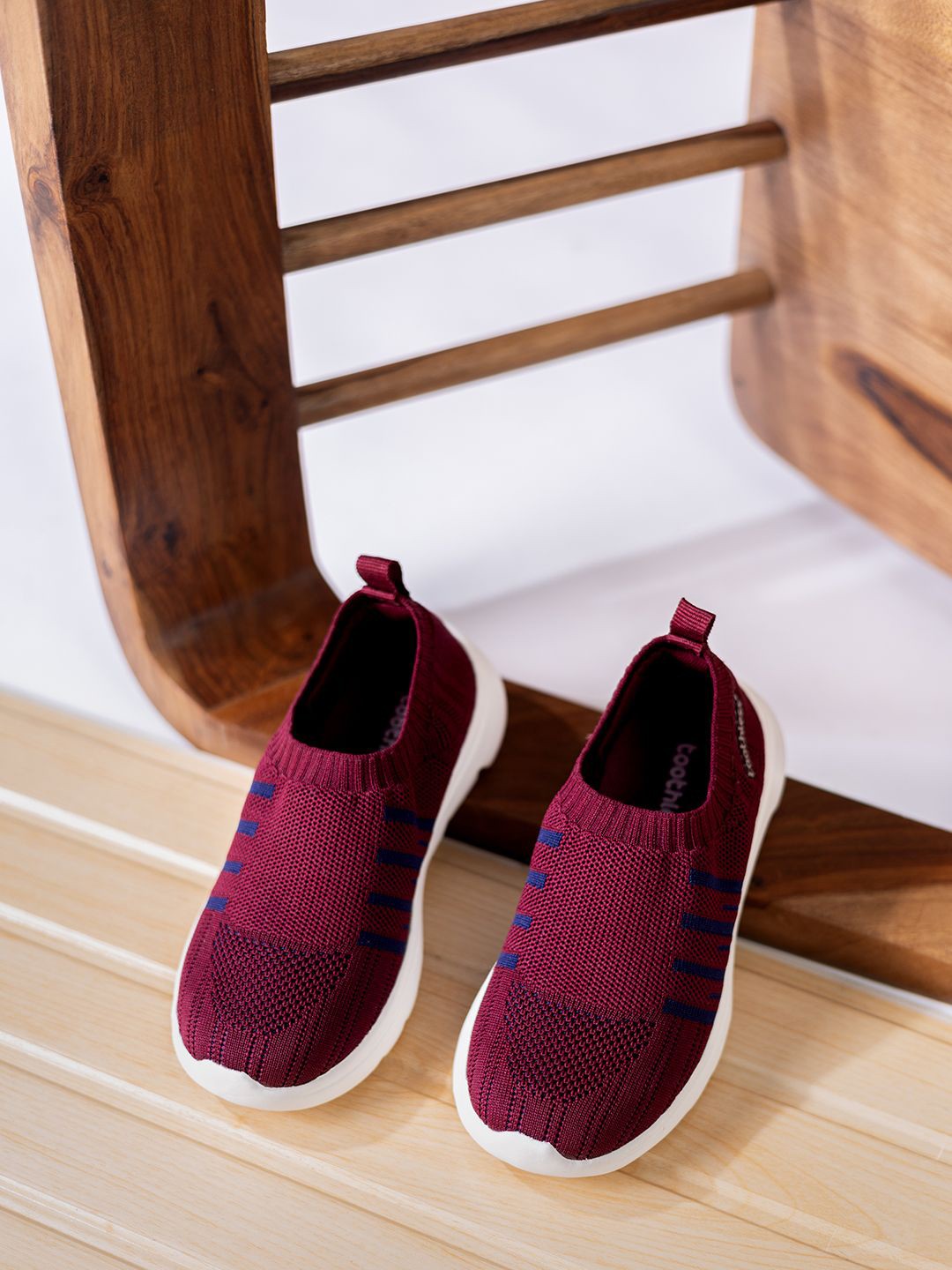 

toothless Boys Woven Design Slip-On Sneakers, Maroon