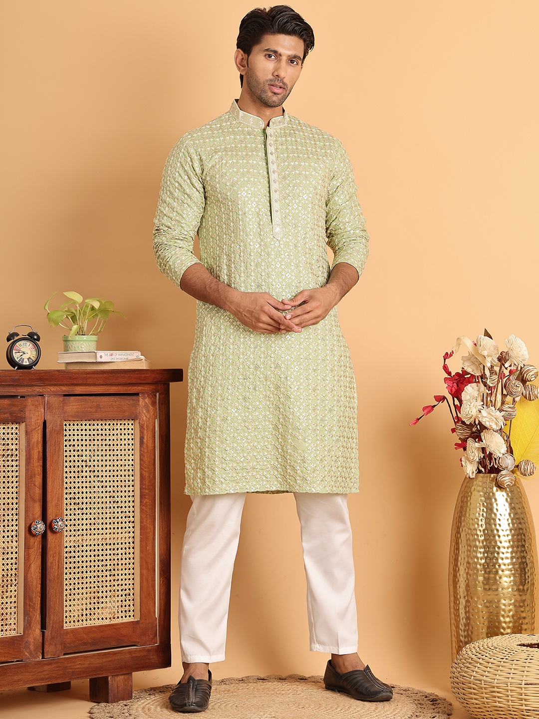 

Jompers Men Embroidered Regular Sequinned Kurta with Pyjamas, Green