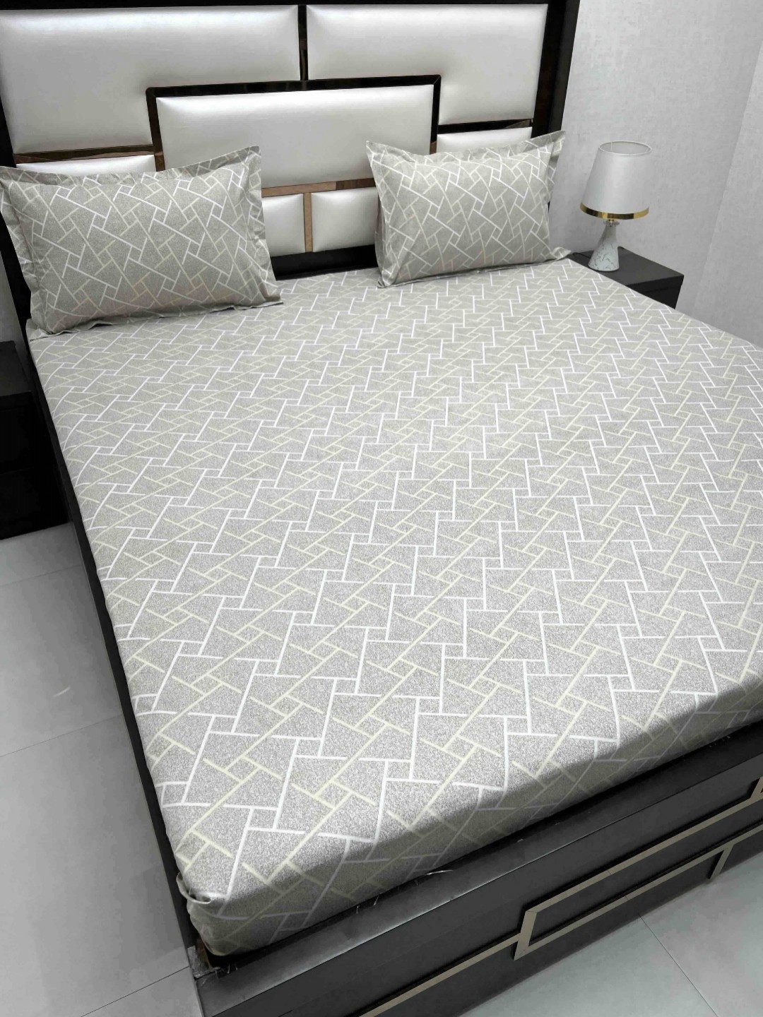 

Pure Decor Passion Brown Printed Pure Cotton 330 TC Queen Bedsheet Set 2.28 m x 2.56 m