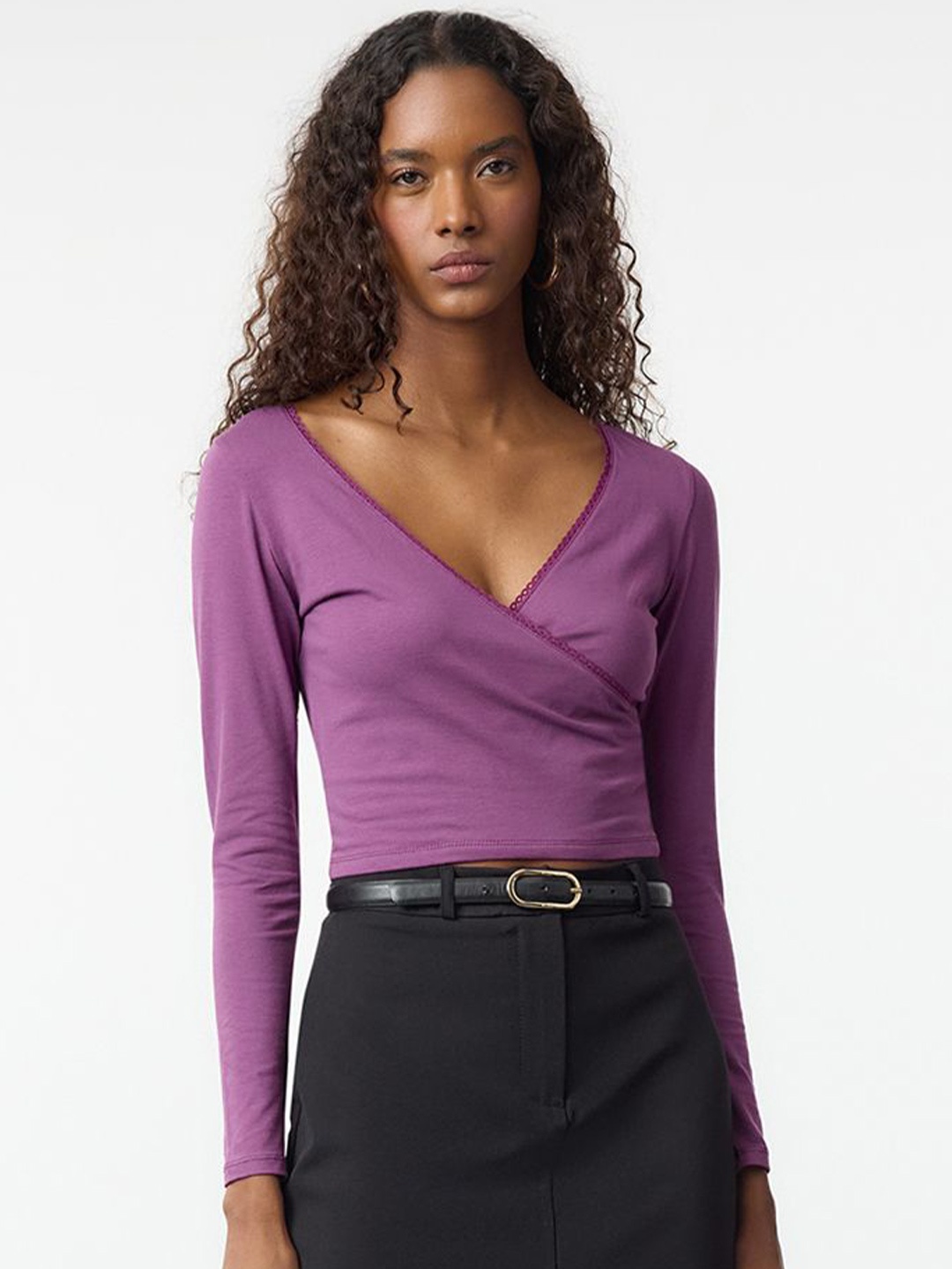 

Trendyol Women V-Neck Wrap Top, Na