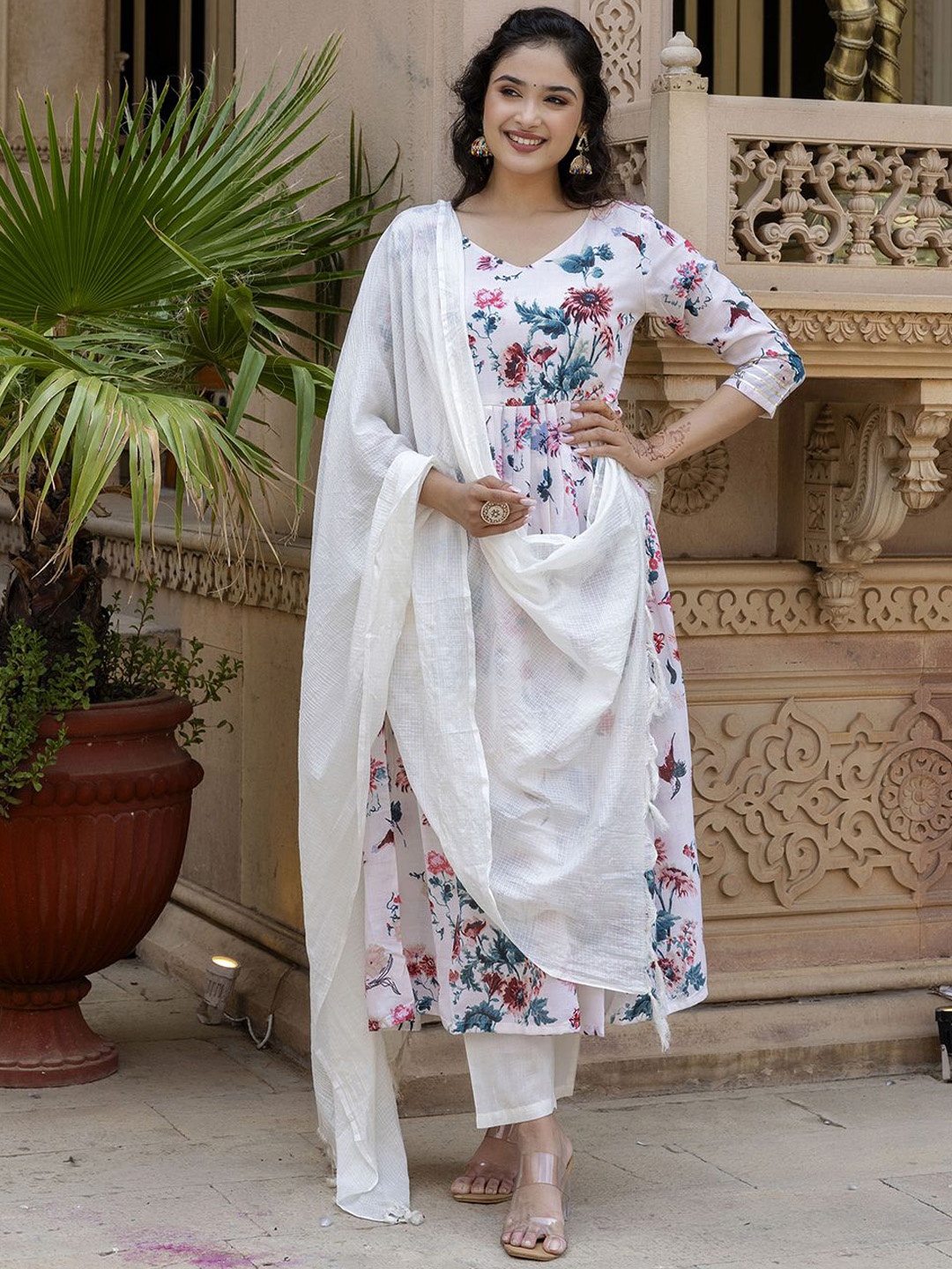 

Navlik Women Floral Printed Regular Kurta with Trousers & With Dupatta, Off white