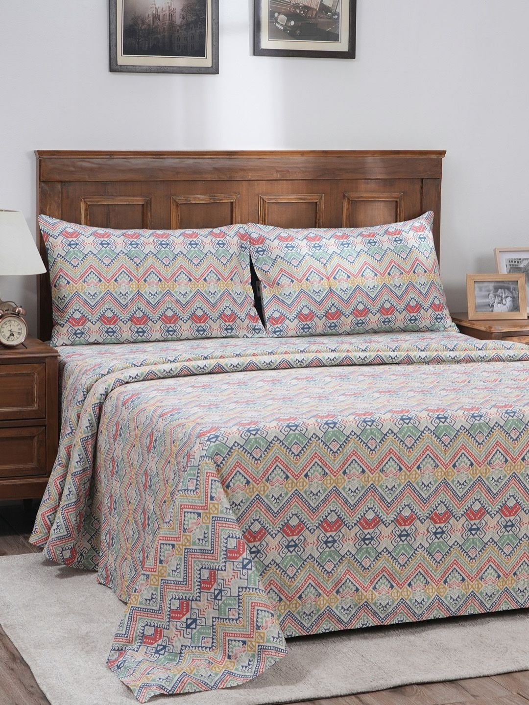 

MASPAR Red & Green Ethnic Motifs Printed 300 TC Cotton Single Bedsheet Set 1.52 m x 2.24 m