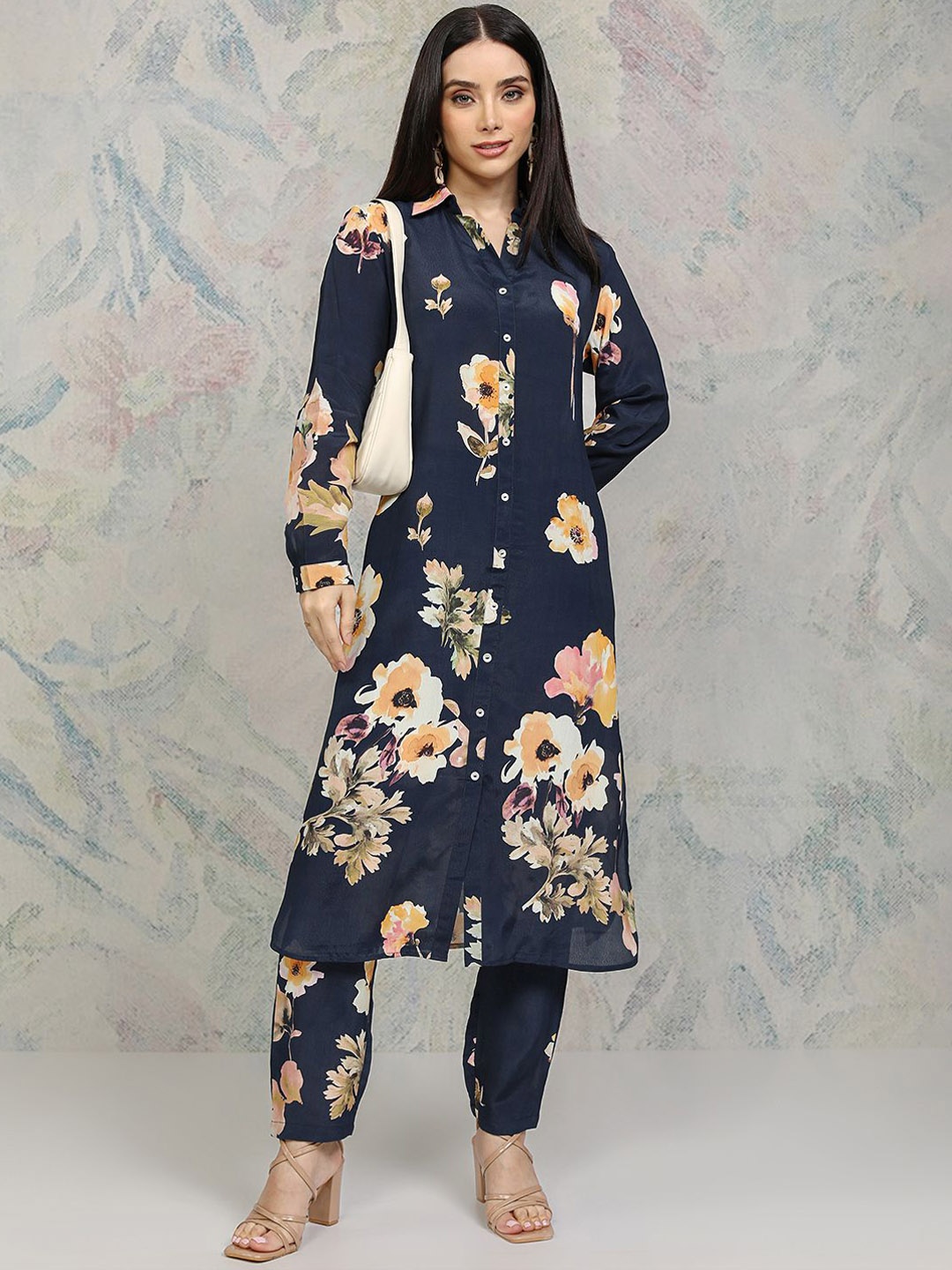 

Vishudh Women Ethnic Motifs Printed Regular Kurta with Trousers, Navy blue