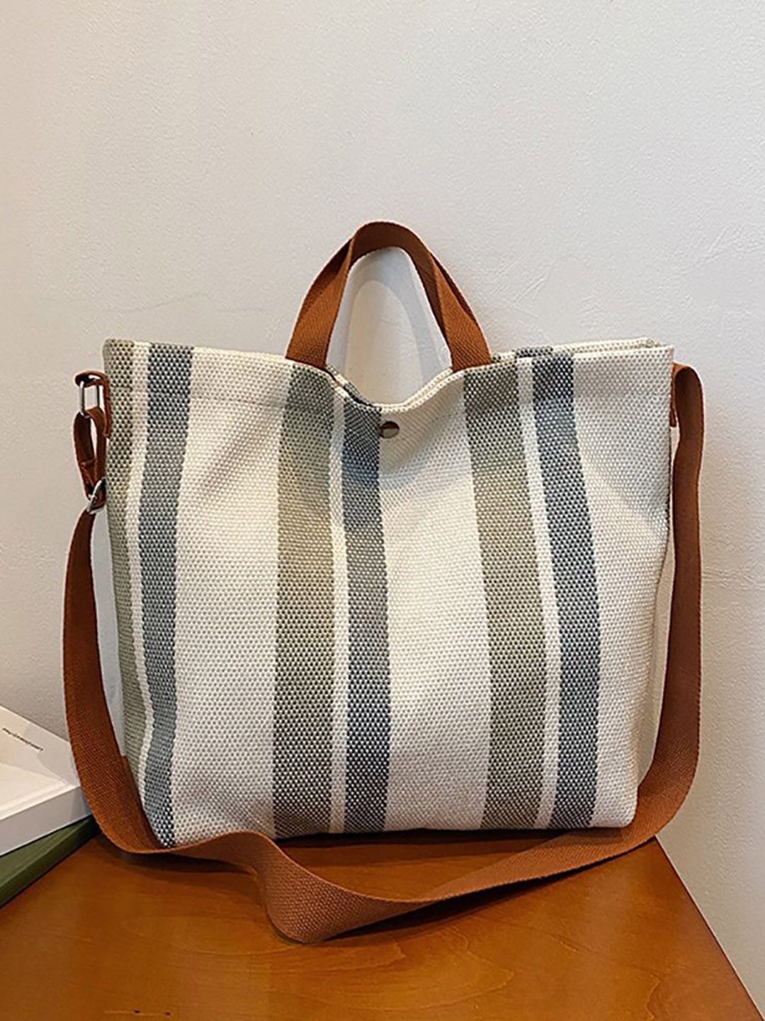 

StyleCast x Revolte Colourblocked Bucket Handheld Bag, Grey