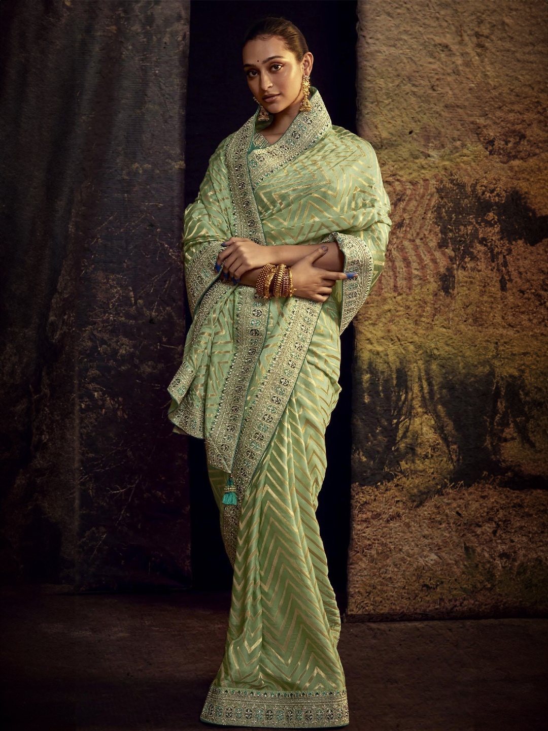 

MAHALASA Embroidered Saree With Blouse Piece, Green