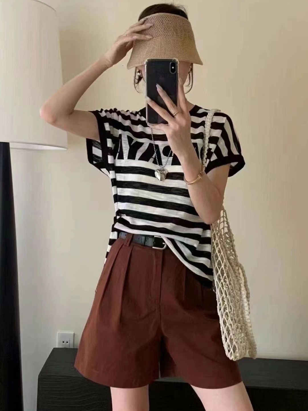 

KPOP Women Striped Round Neck Short Sleeves Top, Black