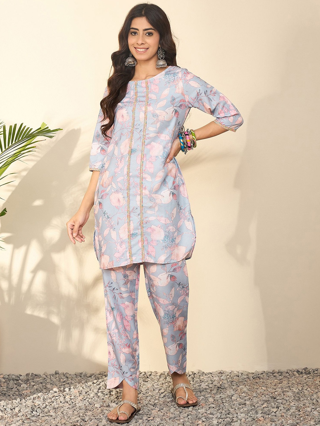 

Madhuni Women Floral Printed Regular Kurta with Trousers, Grey